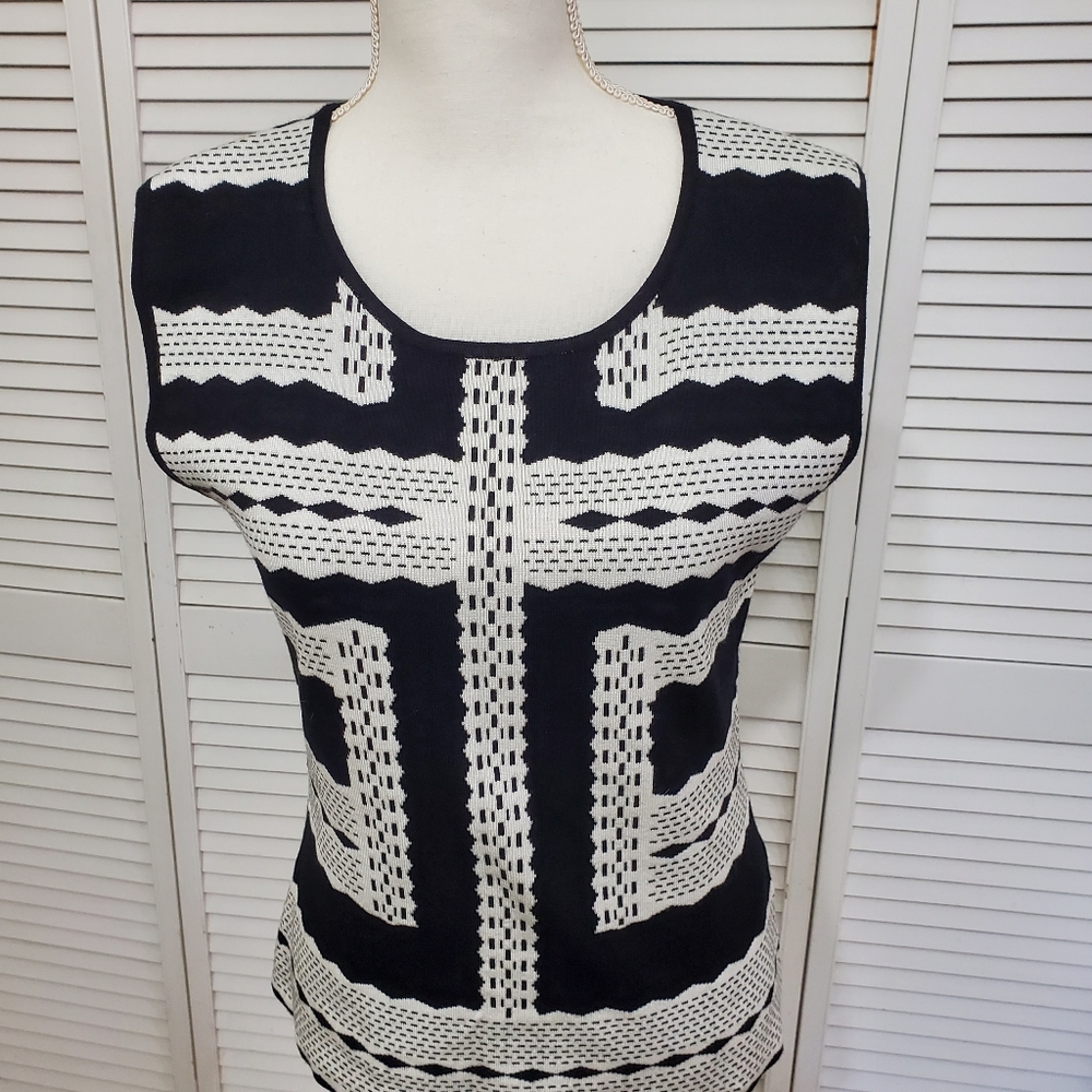 Cirana Black and White Knitted Top, Size Extra Large